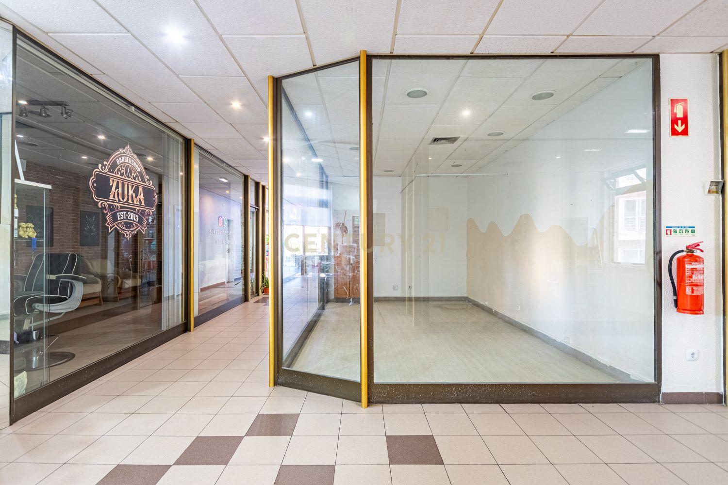 Fotografia 3 de Espaço Comercial em Mem Martins, Sintra
