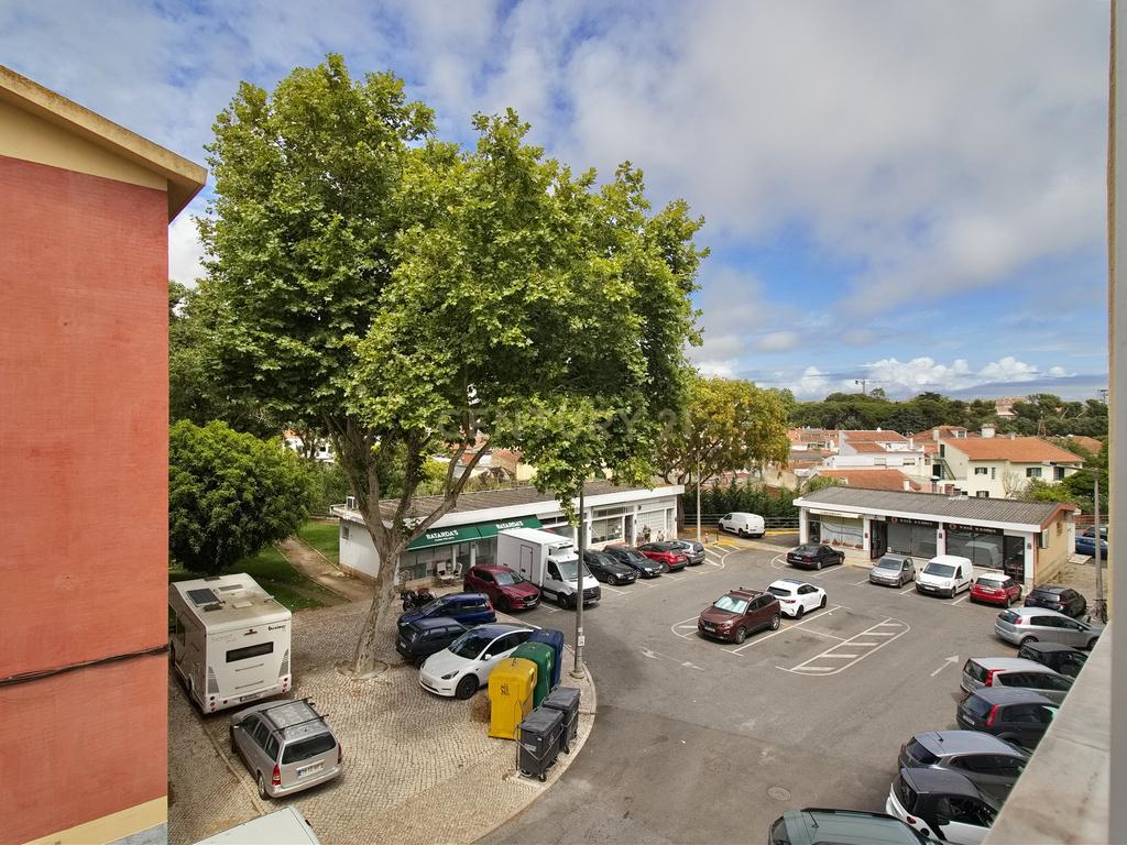 Apartamento T1 com Arrecadação, no Centro da Parede (Rebelva) - Image 8