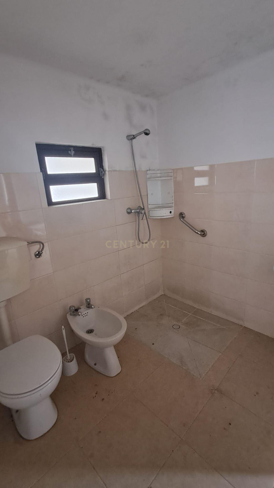 Fotografia 9 de Moradia T2 com 1.950 m² de Terreno | Para Remodelar | Castanheira - Alcobaça