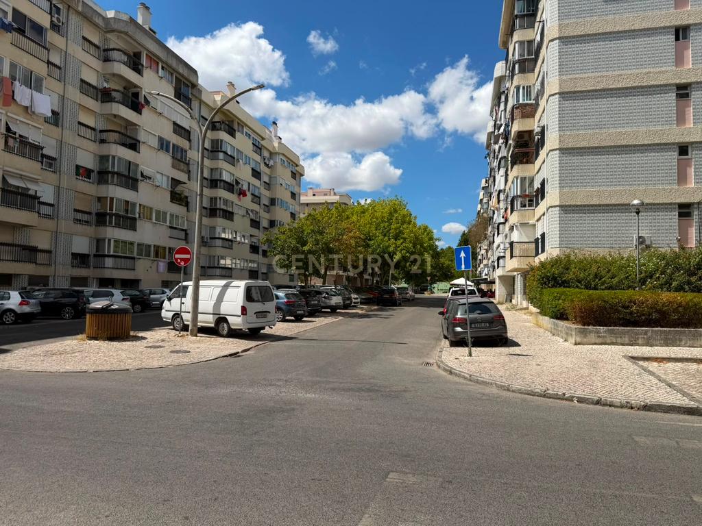 Loja com 85m2 e duas casas de banho em Setúbal - Image 13