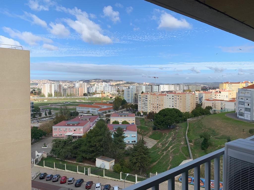 Apartamento T2 com Varanda e Garagem  - Image 3