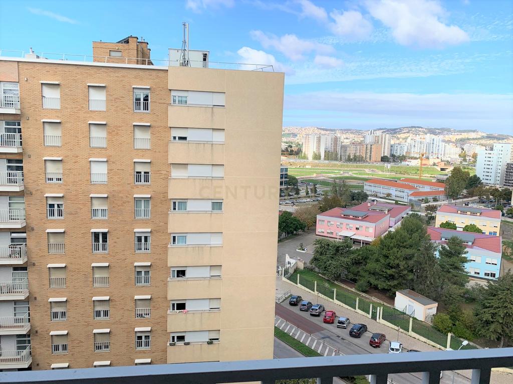 Apartamento T2 com Varanda e Garagem  - Image 9