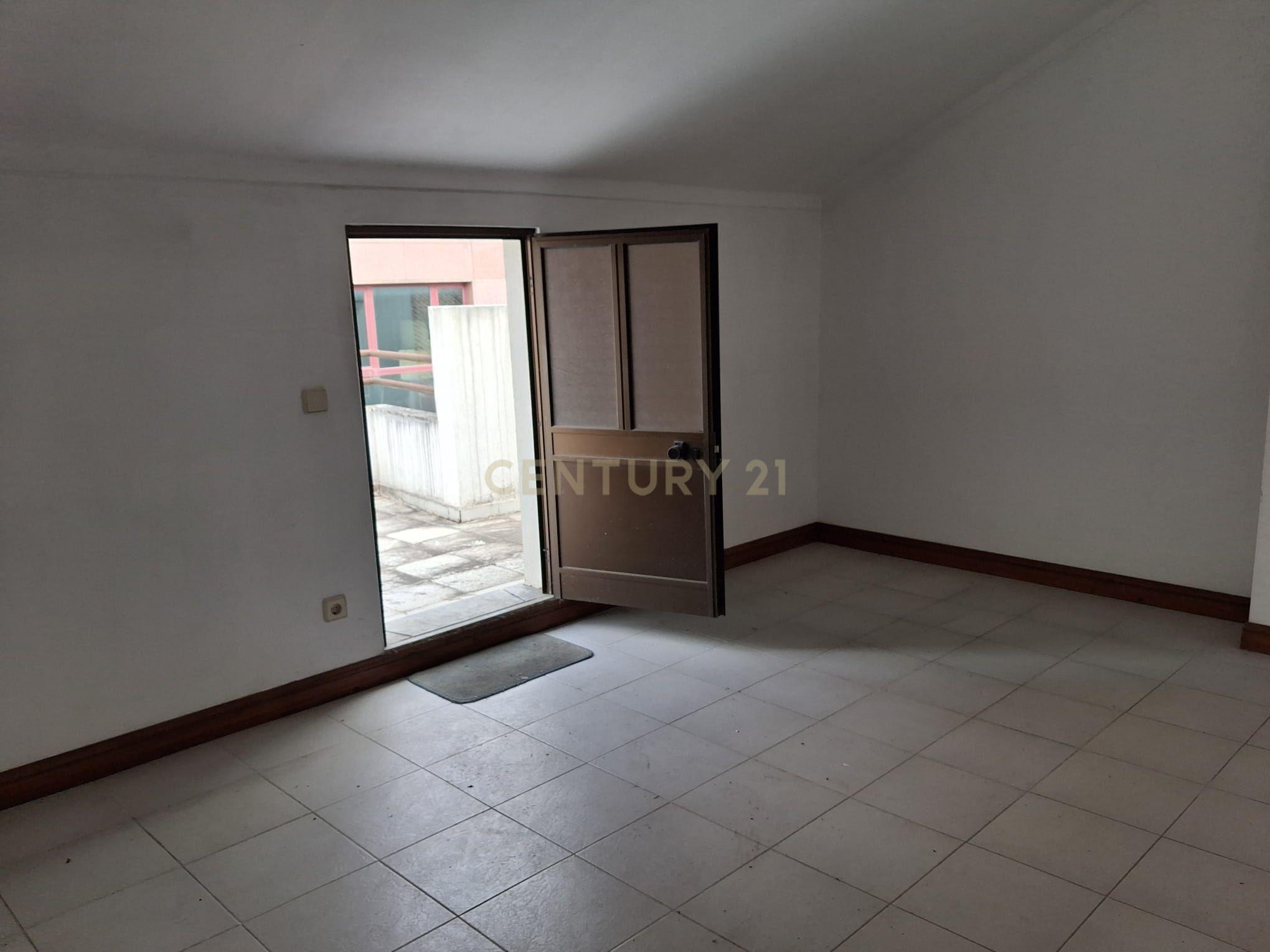 Fotografia 8 de Escritorio || Apartamento em Pombal