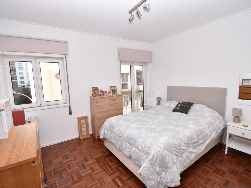 Excelente Apartamento T3 em Algés – Conforto e Localização Premium - Image 19