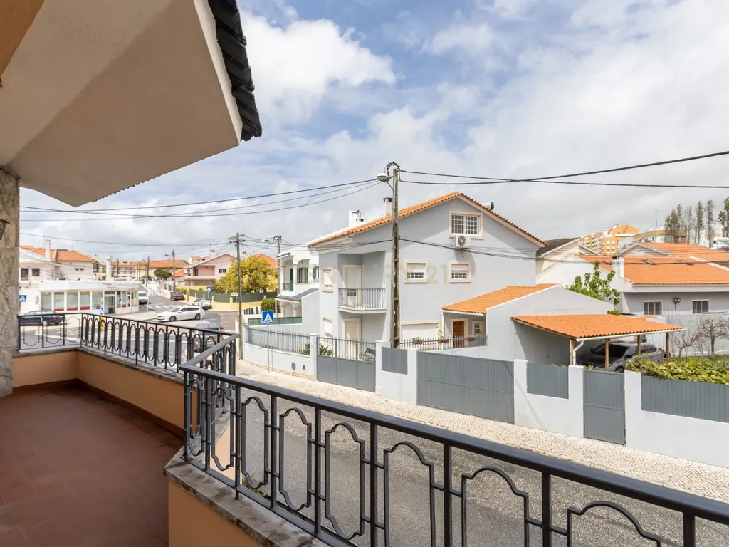 Moradia T5 com cave, garagem e espaço exterior na Madorna - Parede - Cascais - Image 57