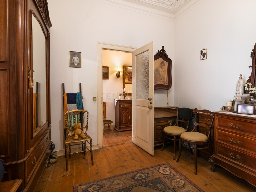 Apartamento T4+2 com logradouro de 187,75 m² na Estrela - Image 14