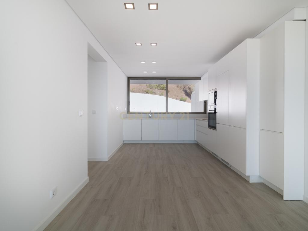 Condomínio Villas d’Ouro – Exclusividade e Conforto no Coração de Sesimbra - Image 30