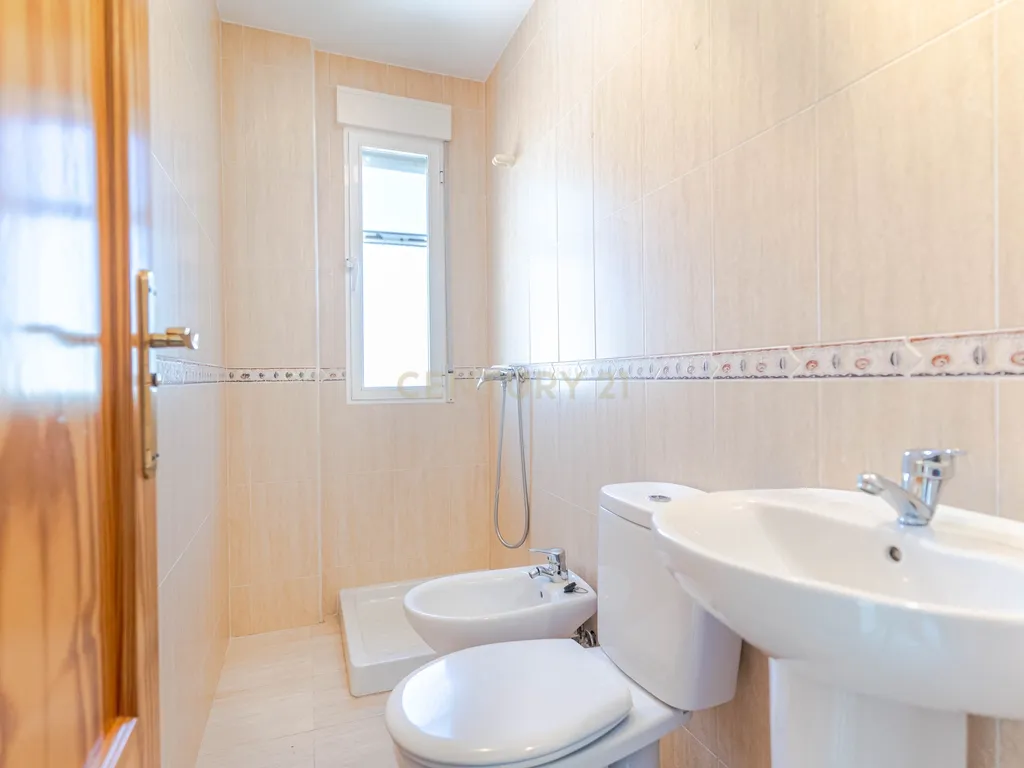 Apartamento T4 com Vista Panorâmica em Pulianas, Granada - Image 29