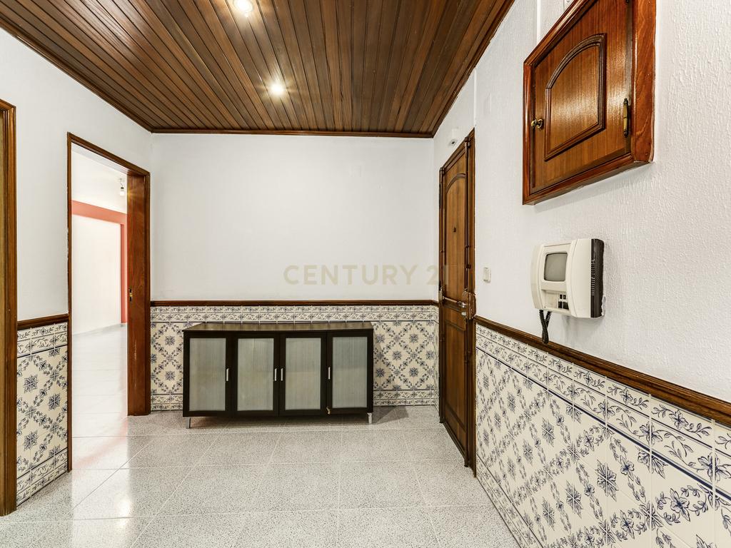 T2 para Arrendamento no Casal do Cotão, Agualva-Cacém — Último Andar com Vista Desafogada e Excelentes Acessos - Image 5