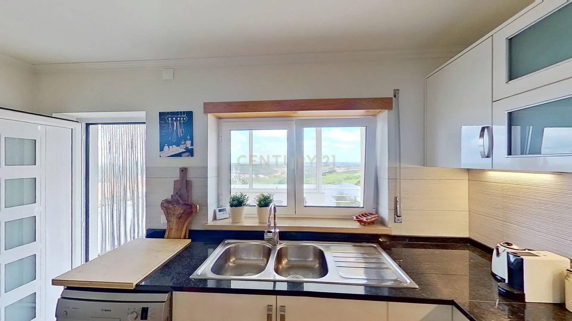 Moradia T3+1 em Alenquer com Vista Panorâmica e Piscina - Image 17