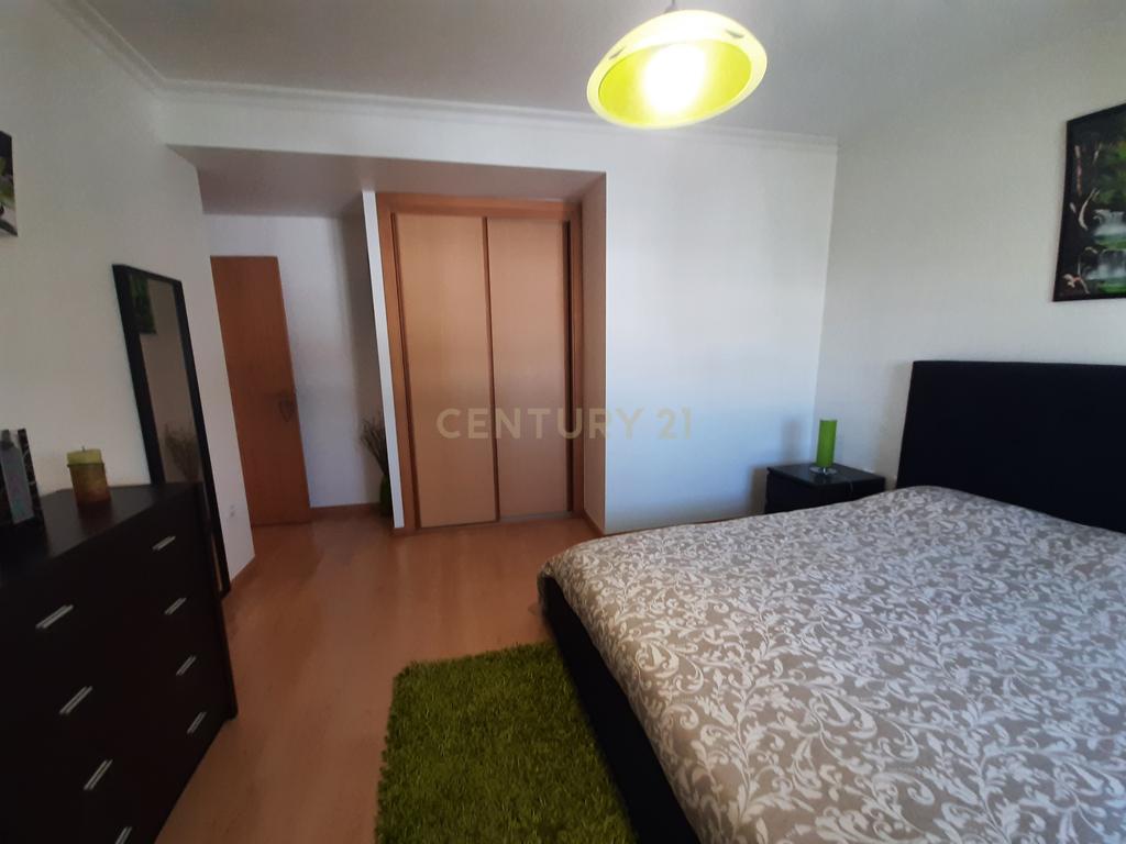 Moradia  T3 na  Lourinhã com Piscina  Garagem e Churrasqueira - Image 40