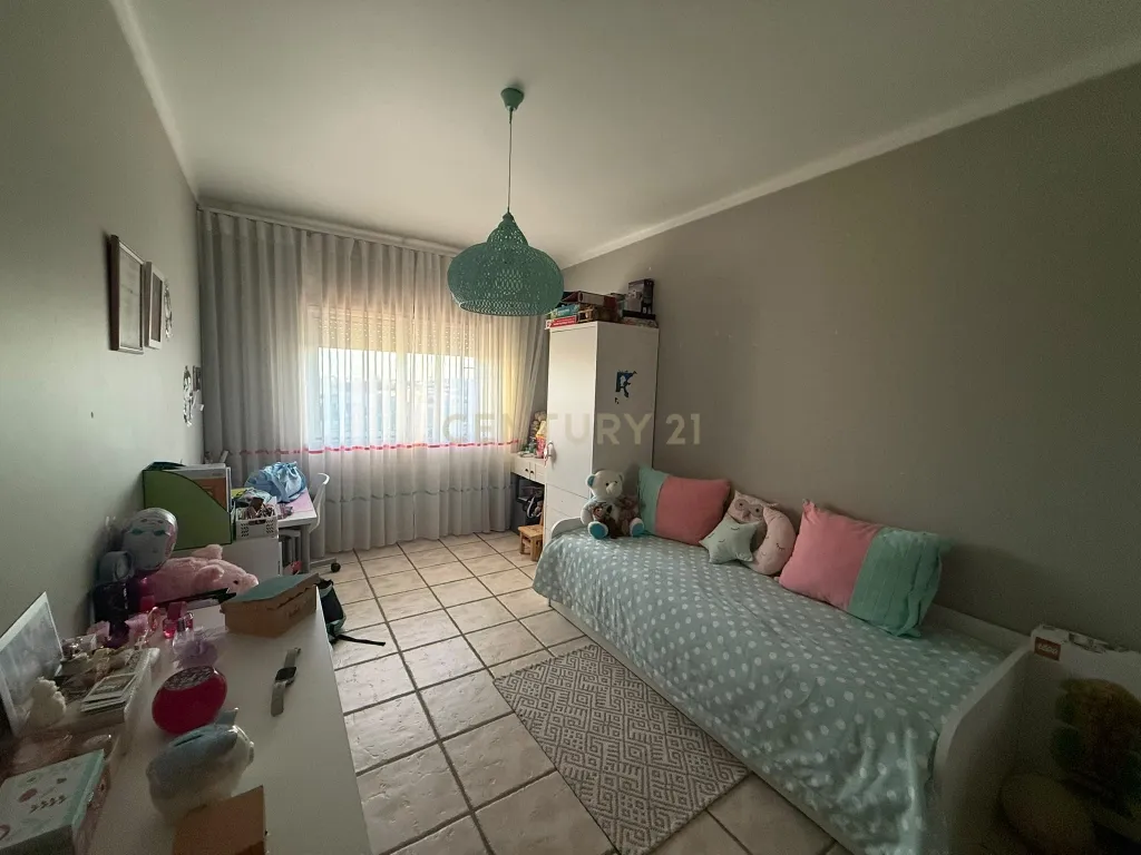 Apartamento T2 com possiblidade de T4, Entroncamento - Image 16