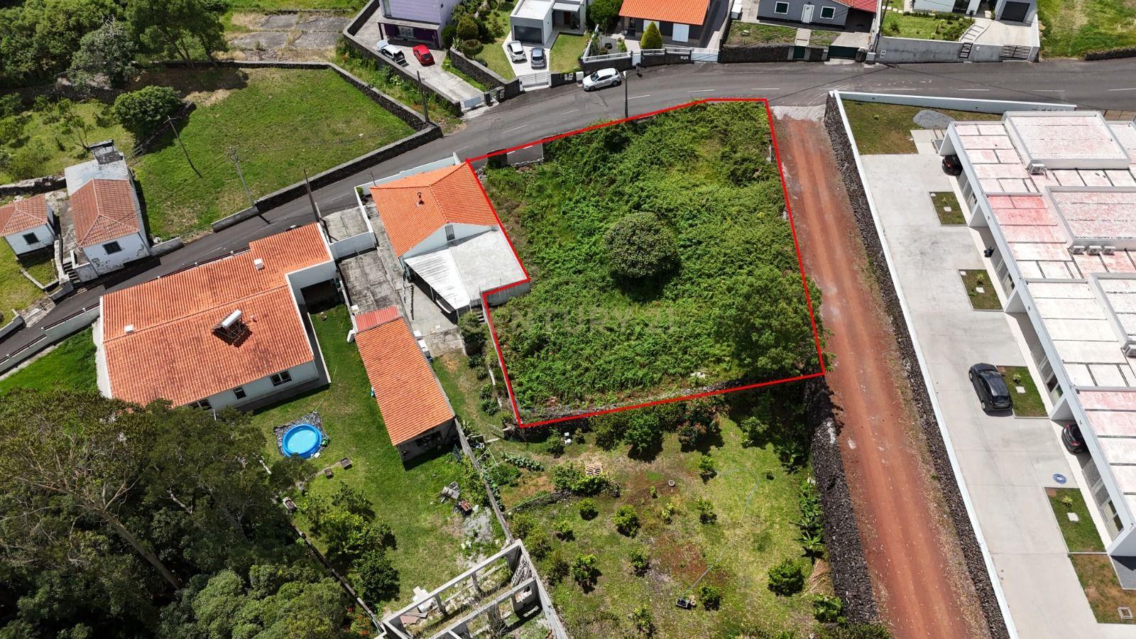 Fotografia 3 de Terreno urbano em São Bartolomeu de Regatos, Angra do Heroísmo