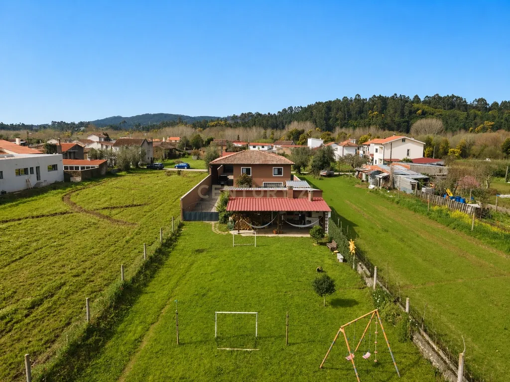 Moradia T3 terréa em bom estado com piscina,jardim,anexo,arrumação,quintal e vistas boas num local sossegado a 5 min de Lousã - Image 55