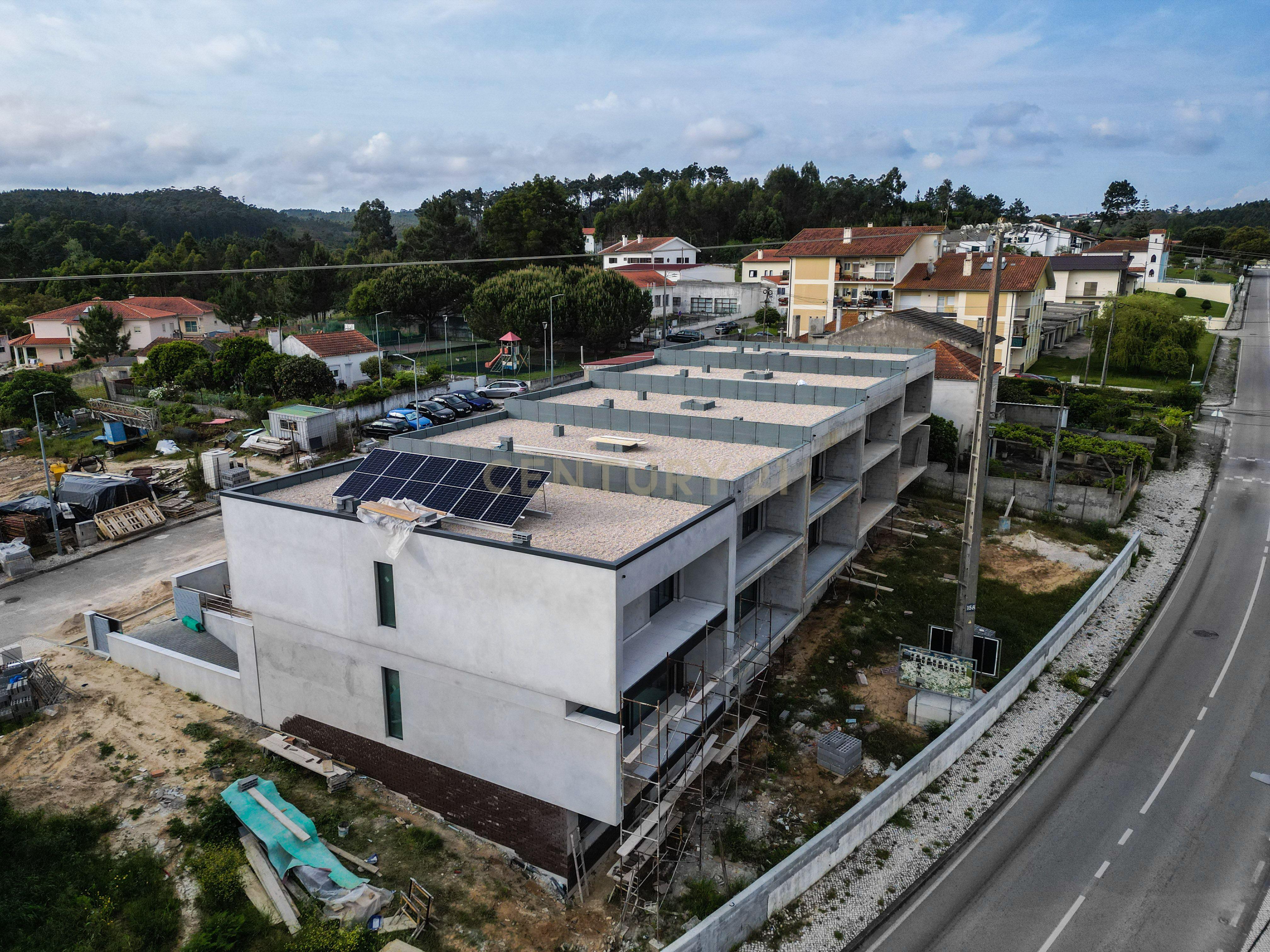 Moradia T3 com painéis fotovoltaicos Caceira- Figueira da Foz - Image 1