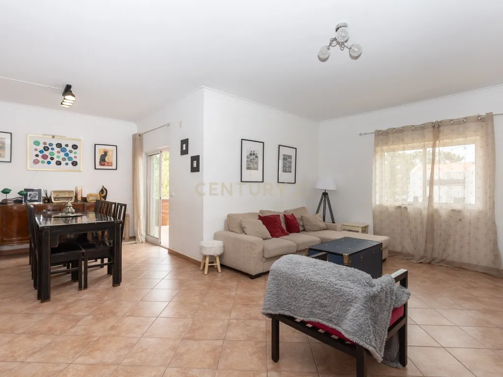 Moradia T5 em Foros de Amora - Image 11