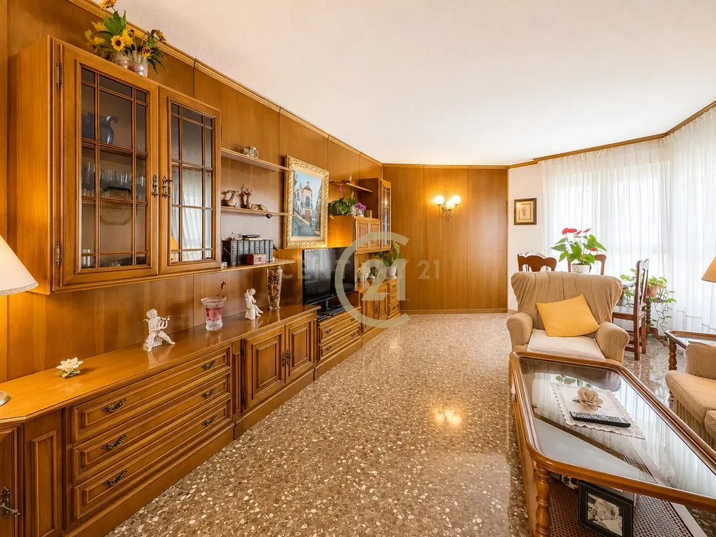 !! Habitação de 265 m² na Avenida Andalucía, Málaga !! - Image 15