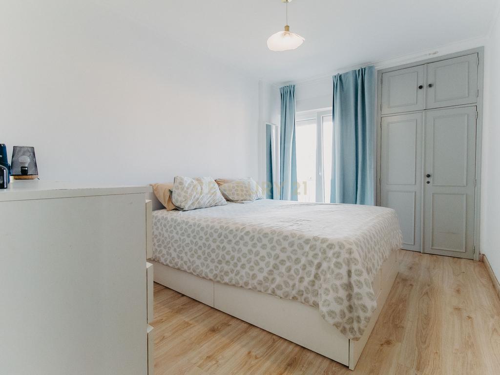 Apartamento T3, 3 varandas e 2 wc. Situado no último piso de um edifício tranquilo, conforto, funcionalidade e uma localização difícil de igualar. - Image 10