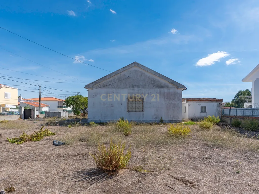 Moradia Isolada com Terreno de 1041 m² – Um Mundo de Possibilidades! - Image 89