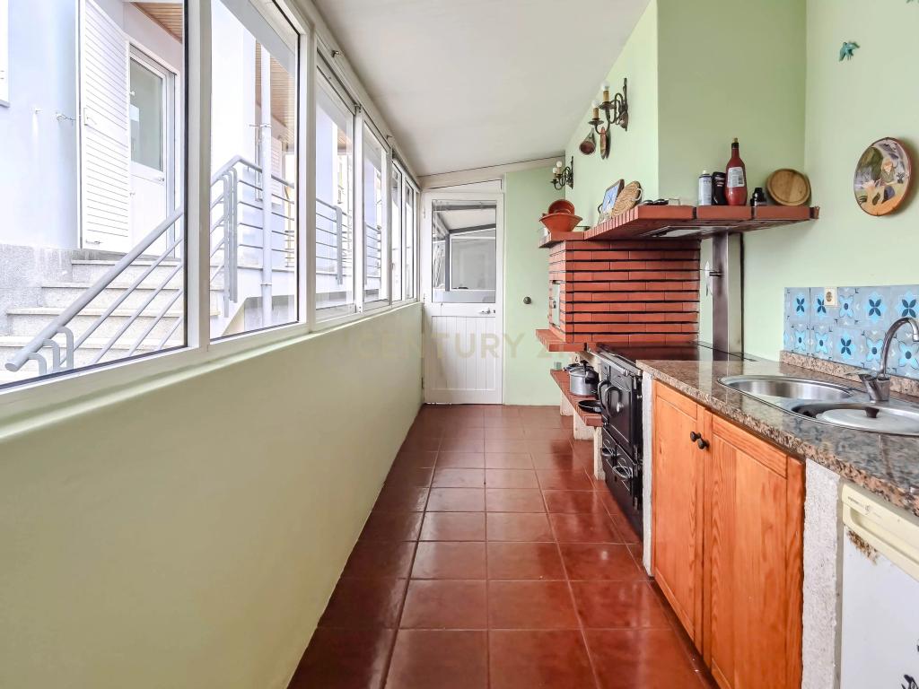 Moradia T4 de 4 Frentes com Jardim, Cozinha Regional e Garagem – Custoias, Matosinhos - Image 39