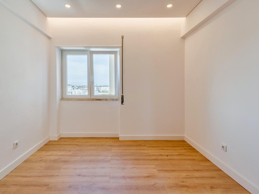 Apartamento T3 Renovado com Vista Panorâmica – Investimento com Rendimento Imediato - Image 18