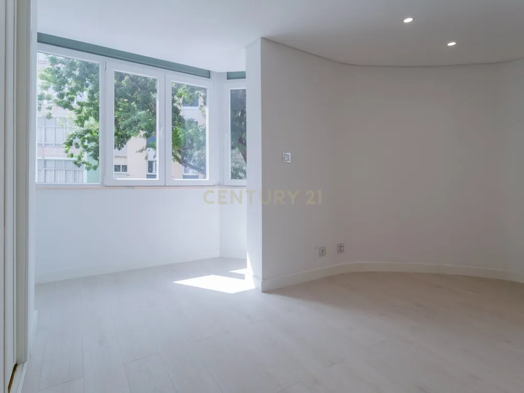 T2 Renovado na Buraca | Modernidade, Conforto e Excelente Localização - Image 15