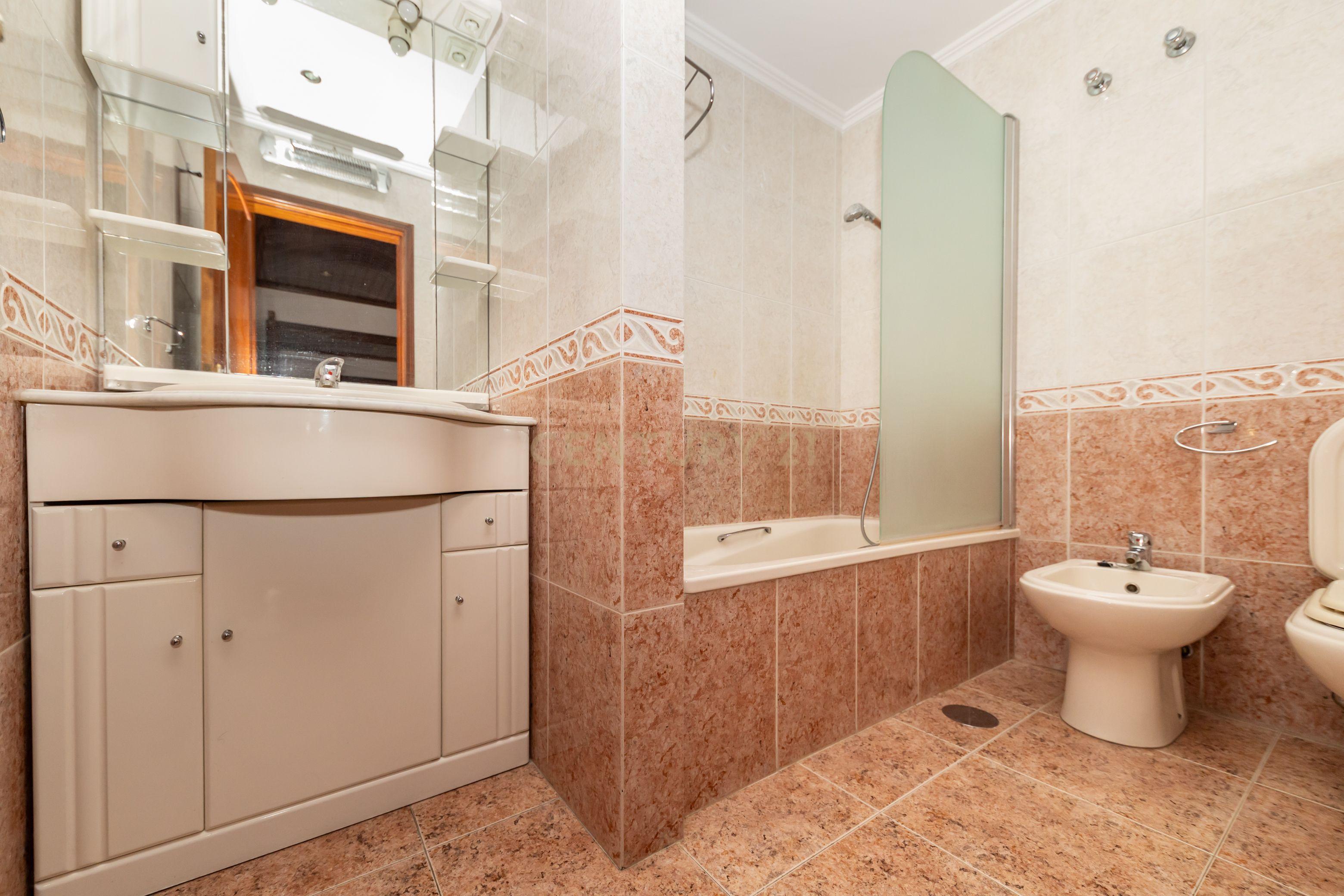 Apartamento T3 para arrendamento – Quinta da Marialva, Corroios - Image 16