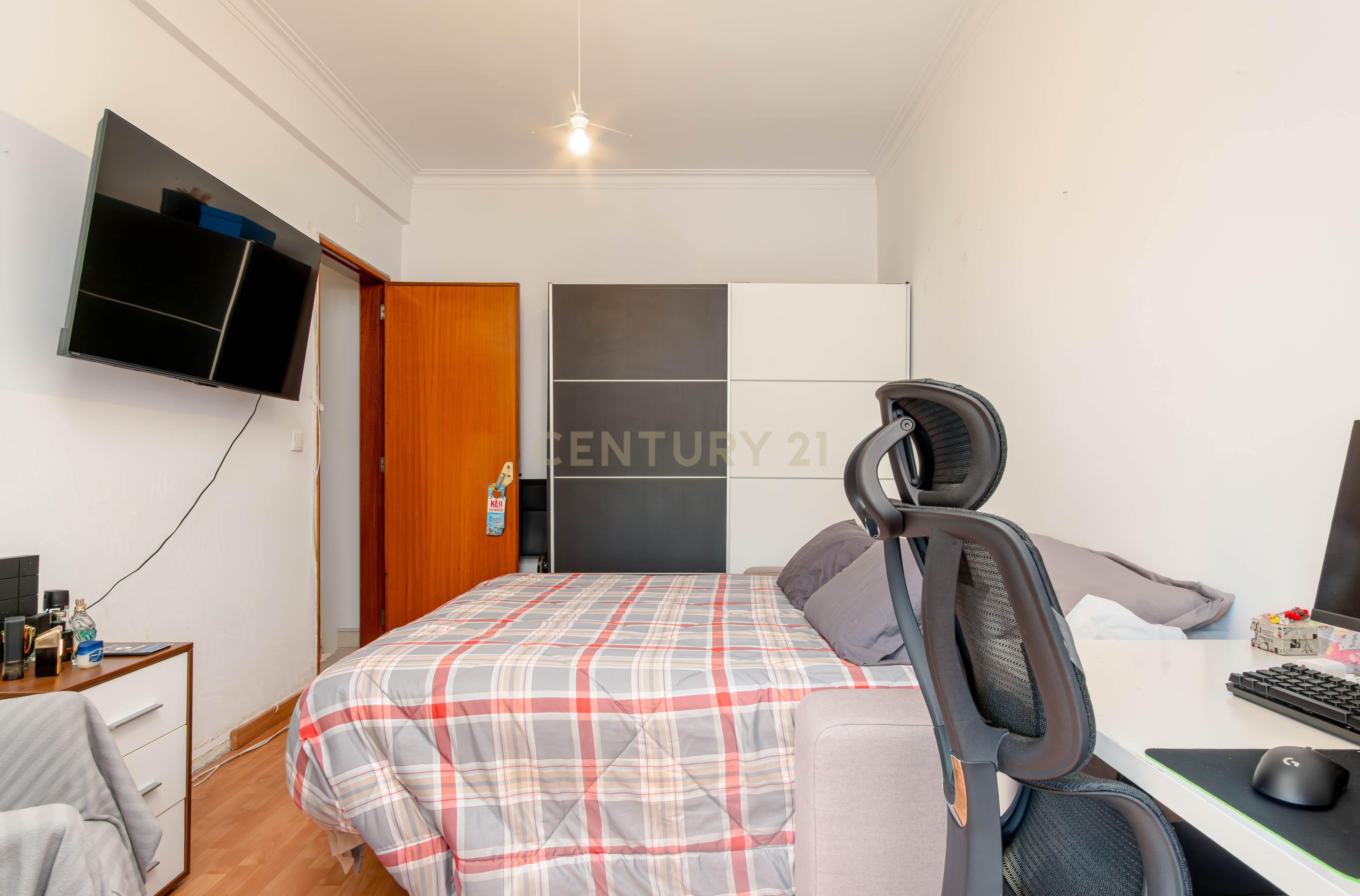 Fotografia 8 de Apartamento  T2 no Cacém  com muita luz natural e com elevador! - CPCV assinado