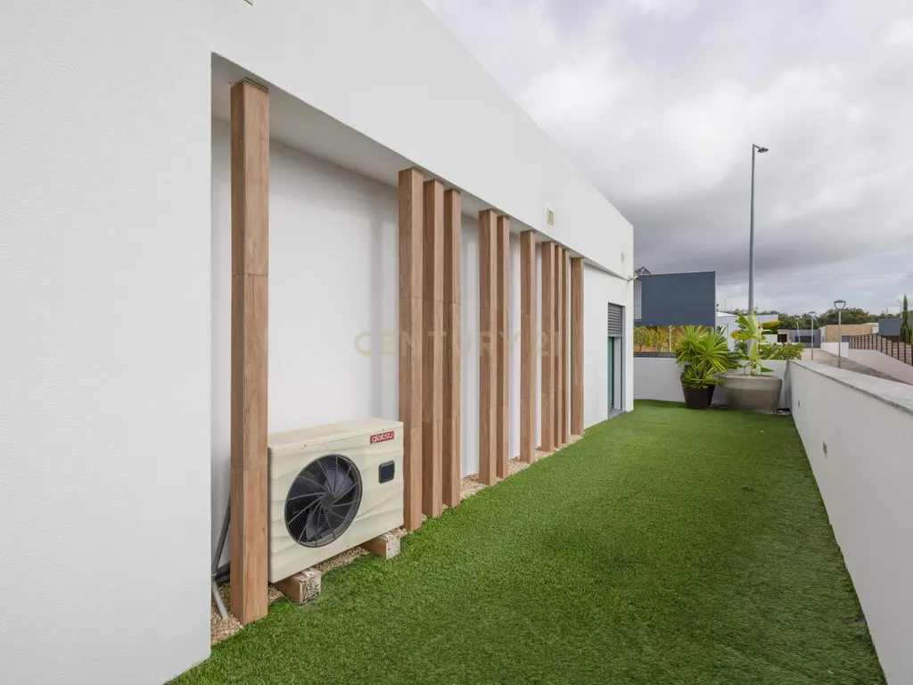Moradia unifamiliar na Urbanização dos Jardins de Santiago, Setúbal - Image 31
