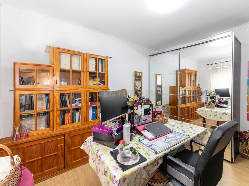 Moradia T5 no centro da Quinta do Conde – Espaço, Conforto e Localização Perfeita - Image 18