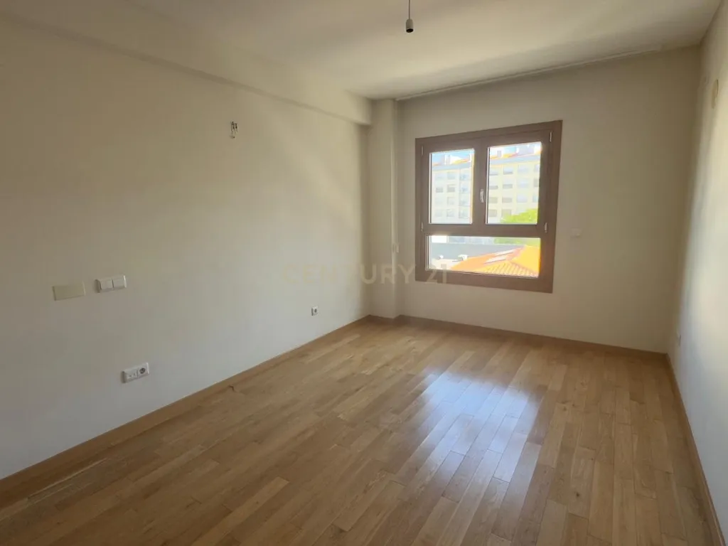Apartamento T3 na Alta de Lisboa com Box para 2 Viaturas - Image 16