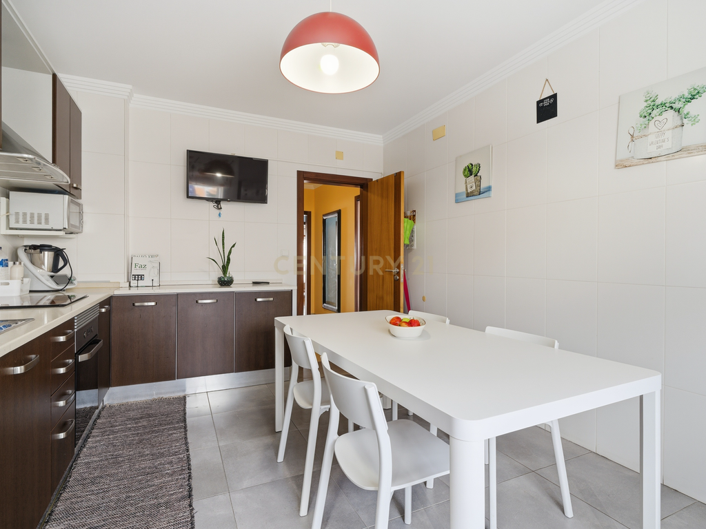 Apartamento T3 com terraço e churrasqueira – Merceana, Alenquer - Image 8