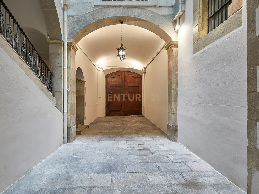 Duplex Espetacular em Barcelona, Cataluña - 463m² de Potencial - Image 16