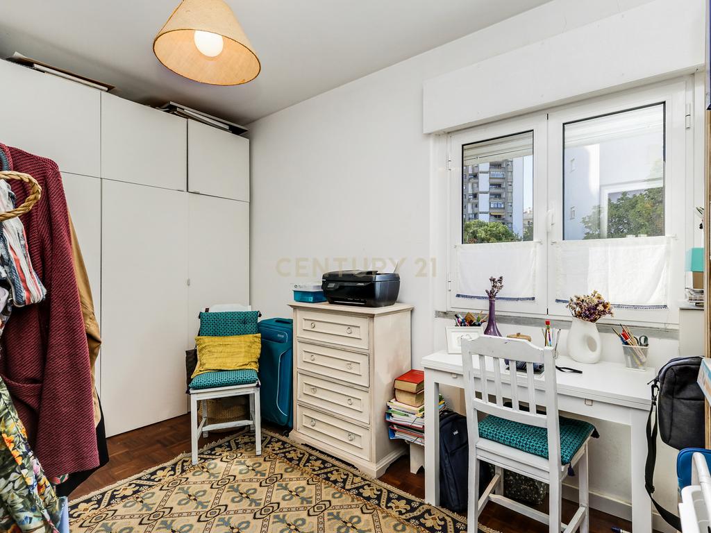 T5 Alfragide com Varanda - Image 20