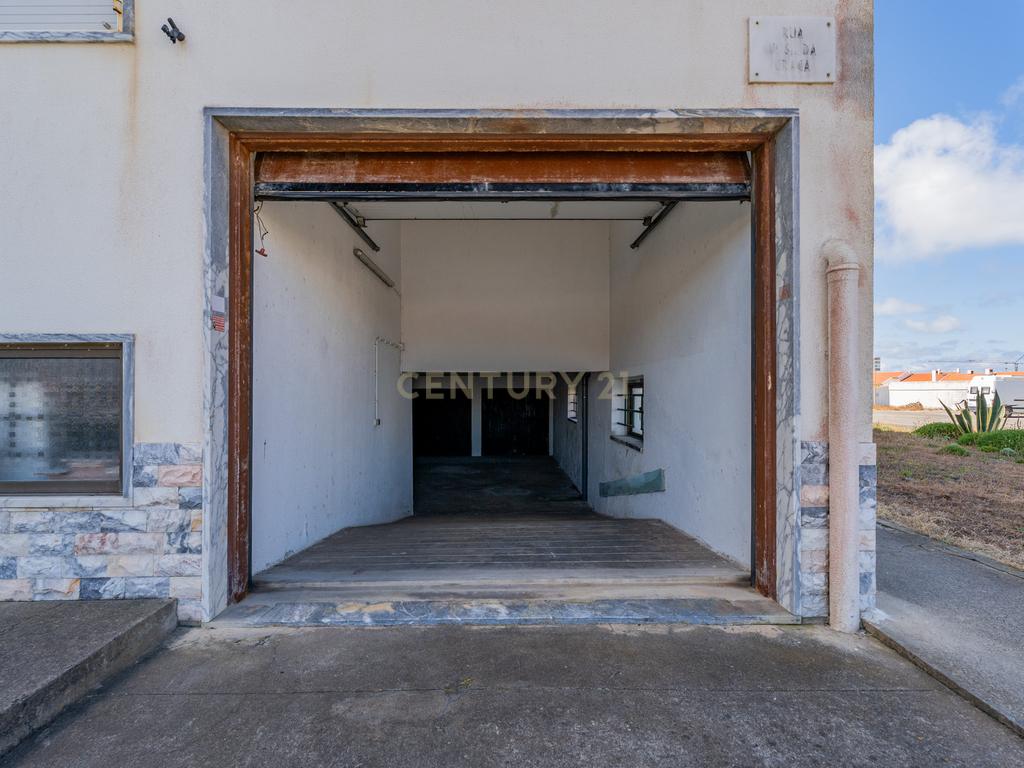 T2 renovado com Varanda, Vista Mar e Box privativa em Santa Cruz - Image 42