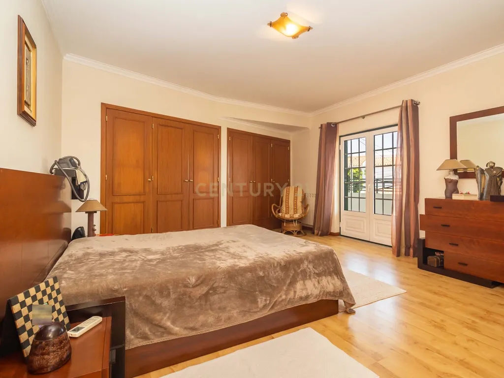 Moradia duplex de 5 assoalhadas com cave em Azeitão - Image 29