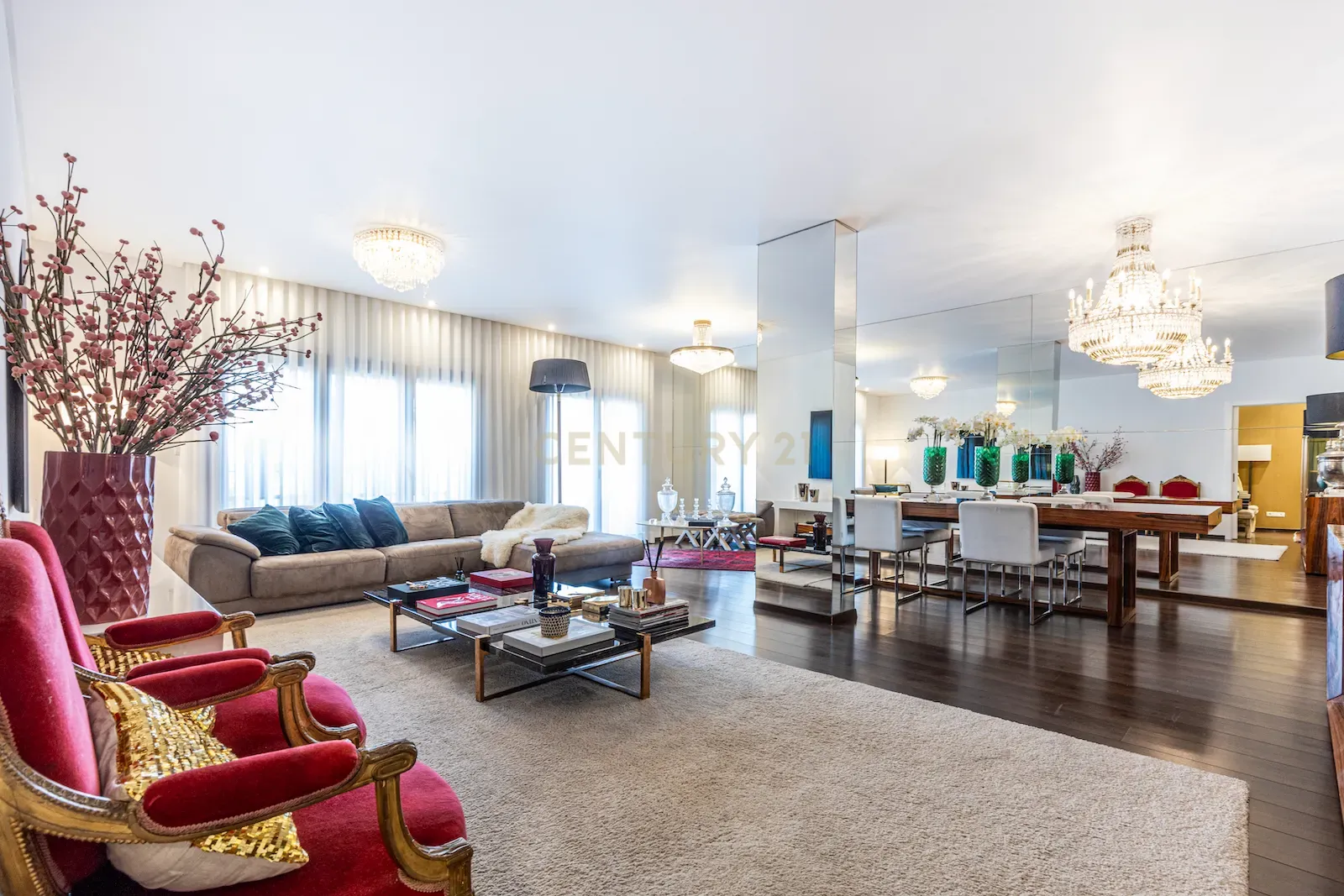 Apartamento T5 de luxo na Urbanização Jardins do Cristo Rei. - Image 1