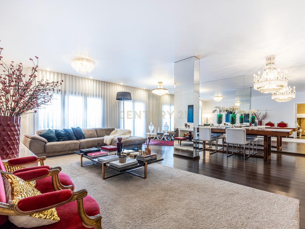 Apartamento T5 de luxo na Urbanização Jardins do Cristo Rei. - Image 1