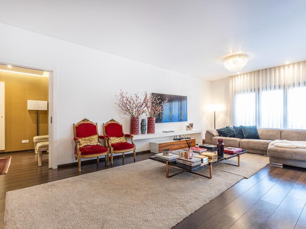 Apartamento T5 de luxo na Urbanização Jardins do Cristo Rei. - Image 7