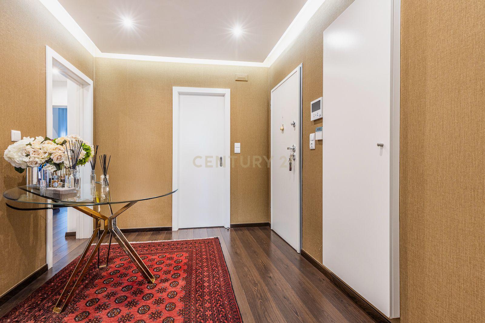 Apartamento T5 de luxo na Urbanização Jardins do Cristo Rei. - Image 11