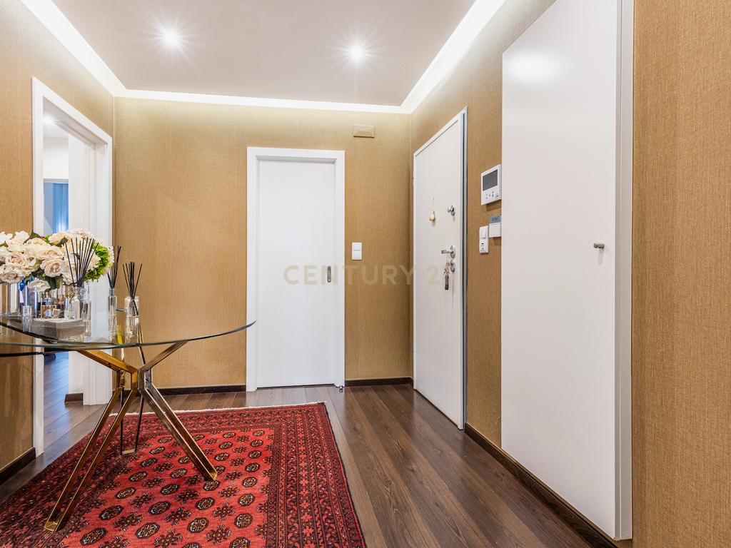 Apartamento T5 de luxo na Urbanização Jardins do Cristo Rei. - Image 11