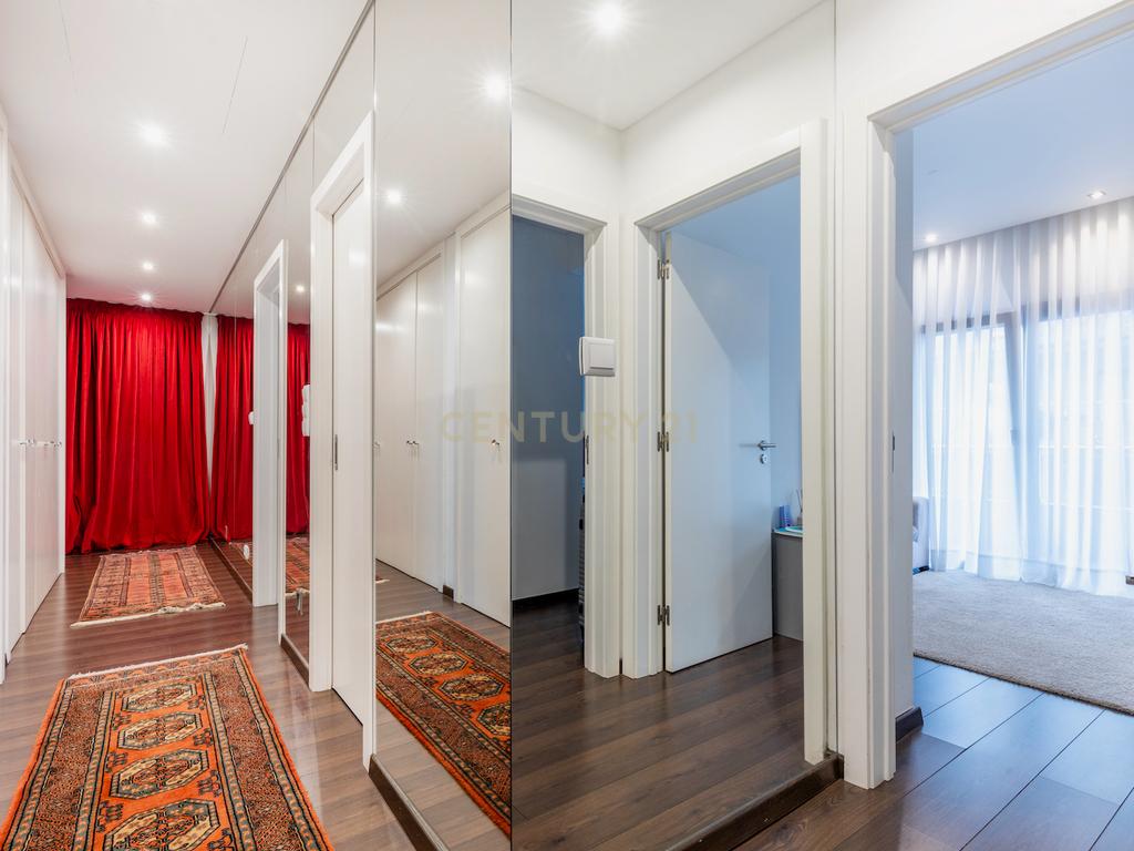 Apartamento T5 de luxo na Urbanização Jardins do Cristo Rei. - Image 12