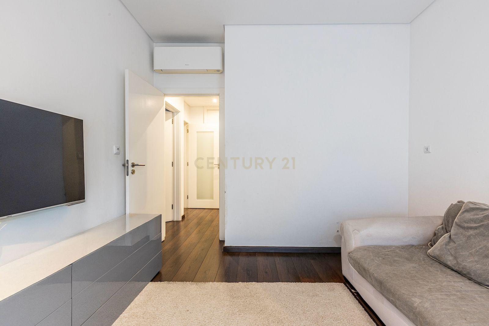 Apartamento T5 de luxo na Urbanização Jardins do Cristo Rei. - Image 19