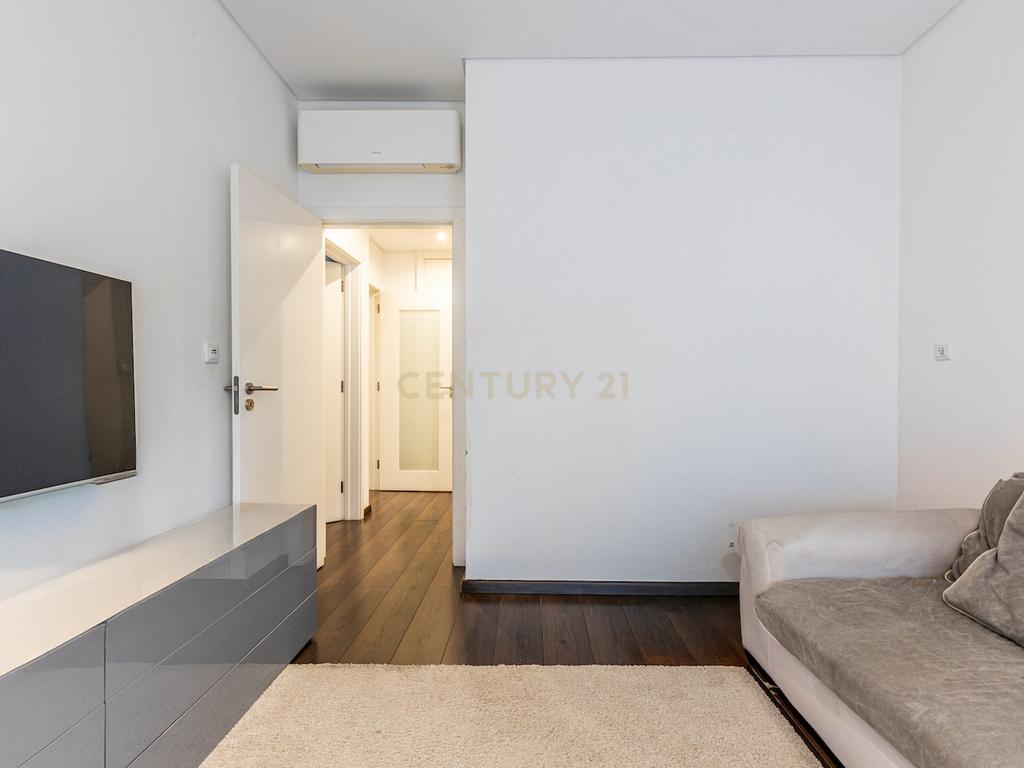 Apartamento T5 de luxo na Urbanização Jardins do Cristo Rei. - Image 19