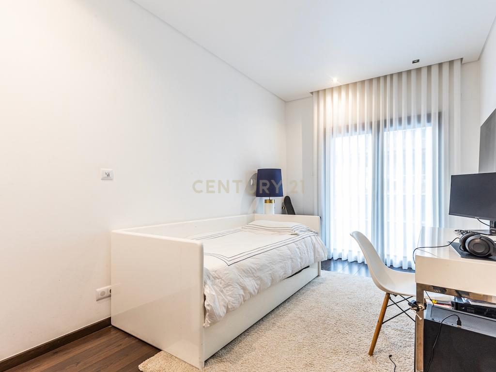 Apartamento T5 de luxo na Urbanização Jardins do Cristo Rei. - Image 26