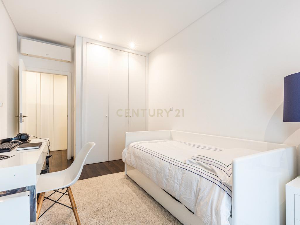 Apartamento T5 de luxo na Urbanização Jardins do Cristo Rei. - Image 25