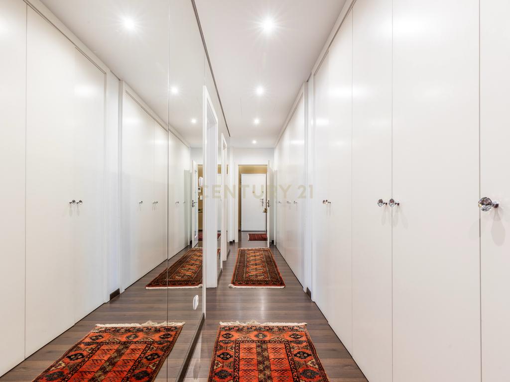 Apartamento T5 de luxo na Urbanização Jardins do Cristo Rei. - Image 17