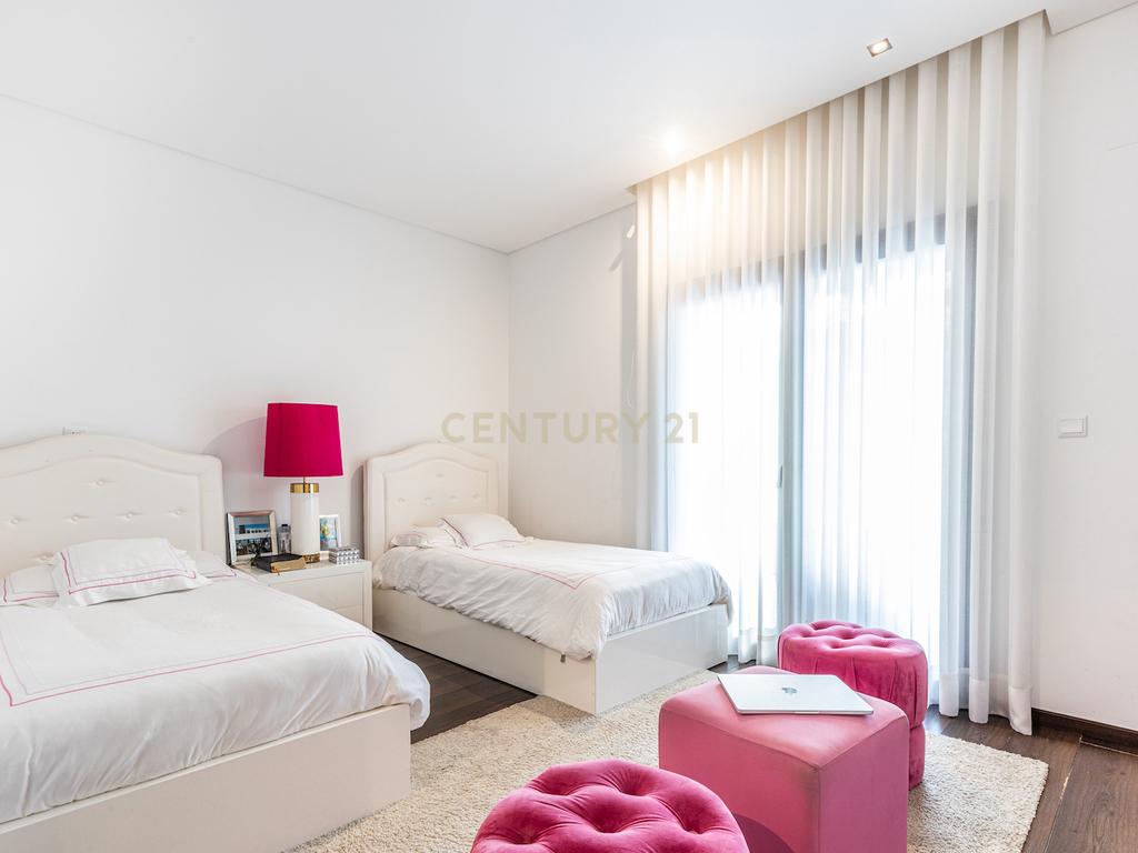 Apartamento T5 de luxo na Urbanização Jardins do Cristo Rei. - Image 23