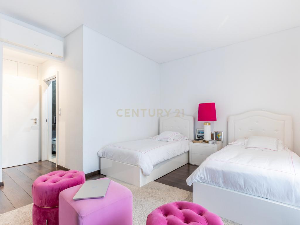 Apartamento T5 de luxo na Urbanização Jardins do Cristo Rei. - Image 24