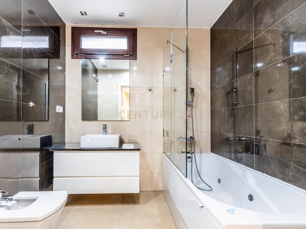 Apartamento T5 de luxo na Urbanização Jardins do Cristo Rei. - Image 20